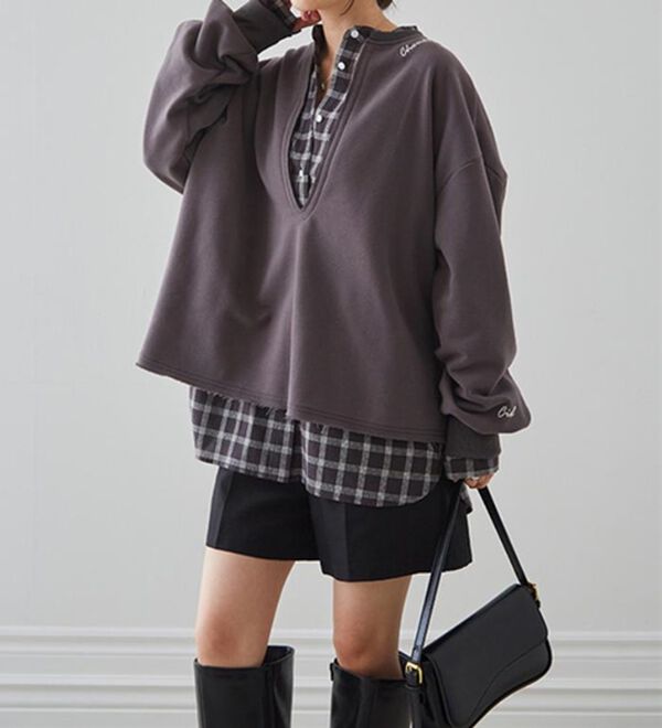 RANAN（ラナン）の「裏起毛Ｖネックロゴ刺しゅうスウェット（トレーナー・スウェット）」｜詳細画像