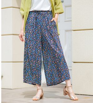 BELLUNA（ベルーナ）の「【接触冷感】レーヨン素材プリントワイドパンツ（ワイドパンツ・ガウチョ）」｜多色系花柄
