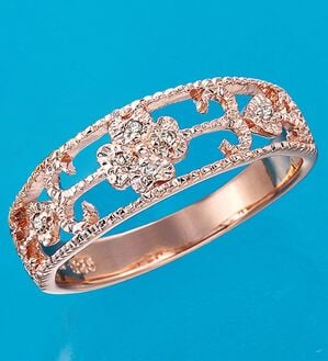 BELLUNA（ベルーナ）の「四つ葉のクローバー　ダイヤ使いリング（リング）」｜ピンクゴールドカラー