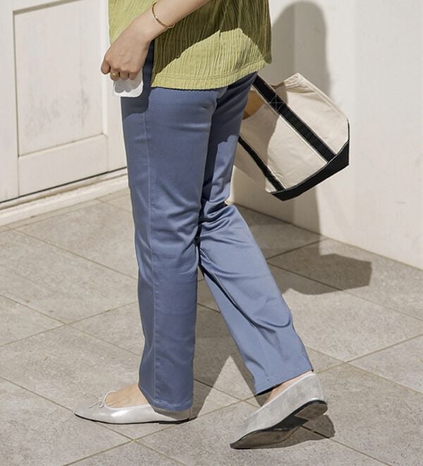 BELLUNA（ベルーナ）の「サラリ速乾！綿サテンストレッチカラーパンツ（フルレングスパンツ）」｜詳細画像