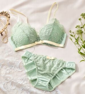 YU'NOW（ユナウ）の「ぷるるん谷間のノンワイヤーブラ＆ショーツセットのラッピングリボン（ブラジャー＆ショーツセット）」｜ピスタチオ