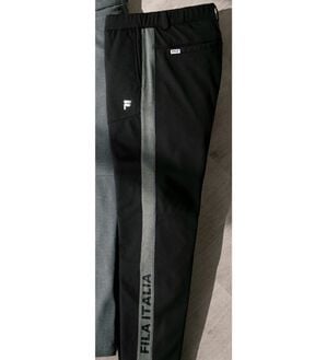 「＜フィラ＞のびのびニットテーパードパンツ（メンズフルレングスパンツ）」｜ブラック