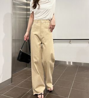 GeeRA（ジーラ）の「オリジナルパッチハイウエストデニム（ワイドパンツ・ガウチョ）」｜ベージュ