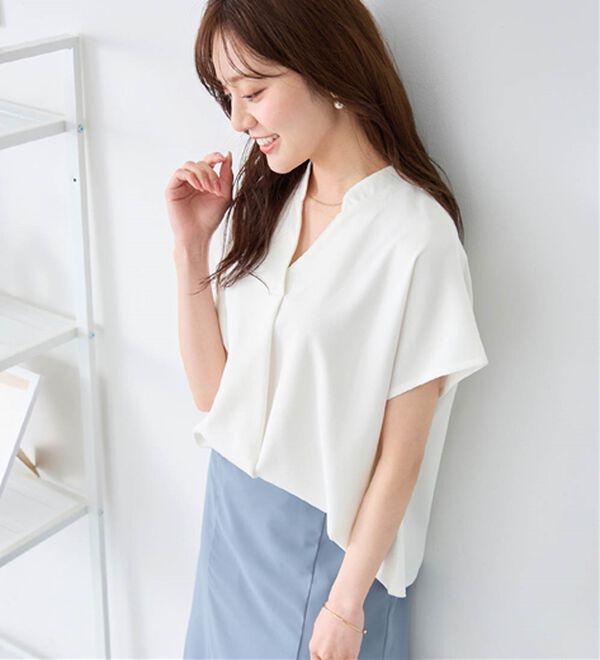 alotta（アロッタ）の「【４つの機能付】ひんやりスキッパーＴシャツブラウス（ブラウス）」｜詳細画像