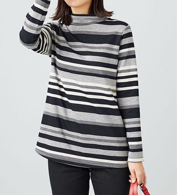 BELLUNA（ベルーナ）の「ふわふわ裏ファーハイネックプルオーバー（カットソー）」｜詳細画像