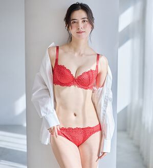 LAVIENNE（ラヴィエンヌ）の「レーシー脇高スッキリブラ＆ショーツ（ブラジャー＆ショーツセット）」｜レッド