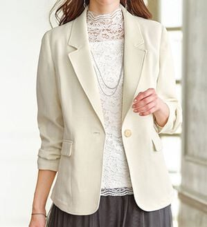 BELLUNA（ベルーナ）の「＜楽スタフィット＞テーラードジャケット（テーラードジャケット）」｜アイボリー