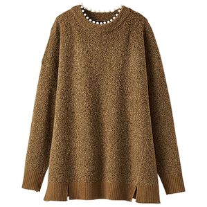 BELLUNA（ベルーナ）の「ブークレ素材衿パールニットプルオーバー（ニット・セーター）」｜モカ系