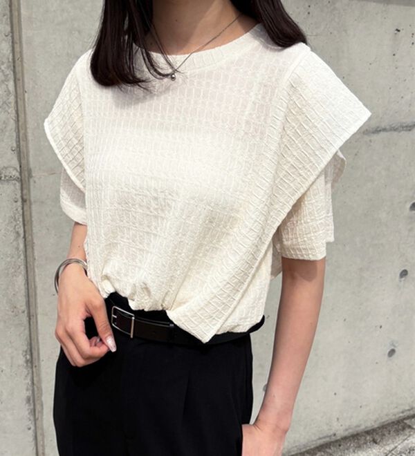 GeeRA（ジーラ）の「ラッフルショルダー表面感カットソー（カットソー）」｜詳細画像