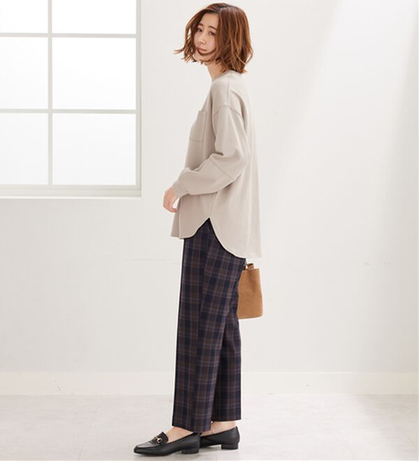 BELLUNA（ベルーナ）の「吸湿発熱ポンチ素材袖切替プルオーバー（カットソー）」｜詳細画像