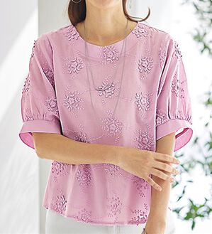 BELLUNA（ベルーナ）の「刺しゅうデザインゆったりブラウス（ブラウス）」｜ラベンダー