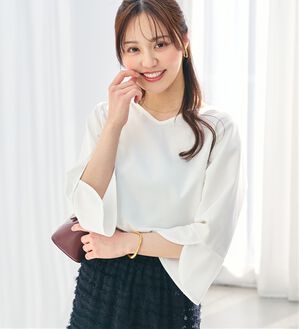 alotta（アロッタ）の「着痩せが叶う！チューリップ袖ブラウスＴシャツ（ブラウス）」｜オフホワイト