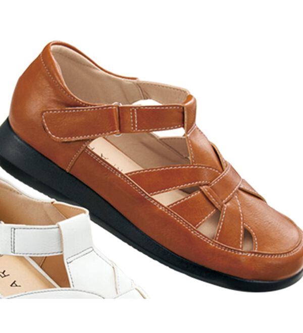 BELLUNA（ベルーナ）の「面ファスナーで脱ぎ履き楽グルカ風シューズ（フラットシューズ）」｜キャメル