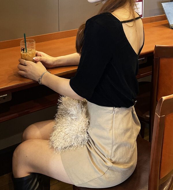 GeeRA（ジーラ）の「ベロアバックオープンカットソー（カットソー）」｜詳細画像