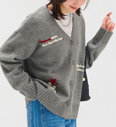 BELLUNA（ベルーナ）の「配色刺しゅう使いニットカーディガン（ニットカーディガン）」