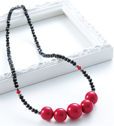 BELLUNA（ベルーナ）の「赤玉ネックレス（その他ファッション小物）」