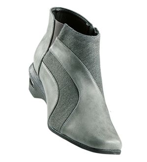 BELLUNA（ベルーナ）の「４Ｅストレッチ素材エレガントブーティ（ブーツ）」｜グレー