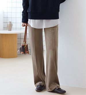 Viola e Viola（ヴィオラ エ ヴィオラ）の「毛布のような温かさ　楽ぽか裏ファーストレートパンツ（フルレングスパンツ）」｜モカ／スリム