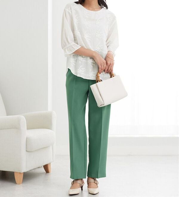 BELLUNA（ベルーナ）の「【店舗・ネット限定】モチーフレース使い袖ギャザーブラウス（ブラウス）」｜詳細画像