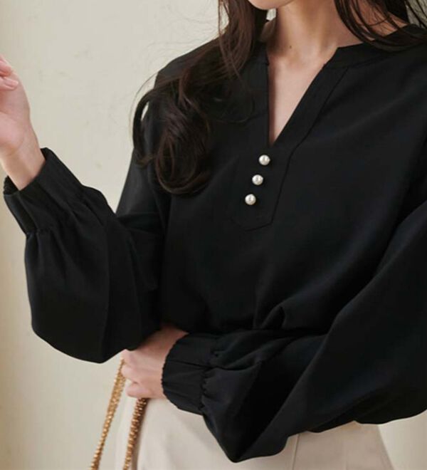 RANAN（ラナン）の「3つの機能付！パール調ボタン付スキッパーブラウス（ブラウス）」｜詳細画像