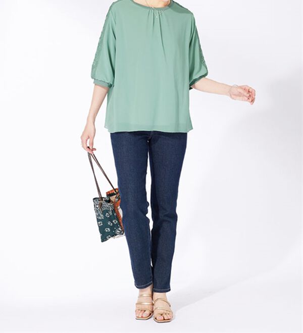 BELLUNA（ベルーナ）の「花柄レースシフォン重ねプルオーバー（カットソー）」｜詳細画像