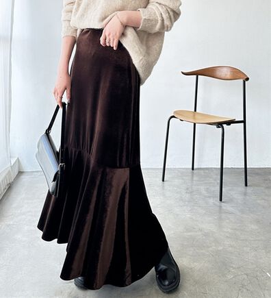 GeeRA（ジーラ）の「ベロア裾フレアスカート（ロングスカート）」