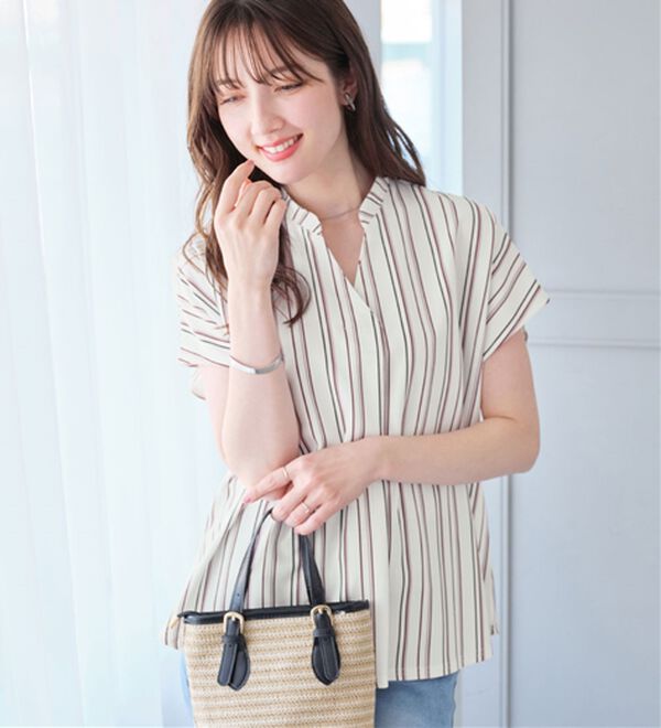 alotta（アロッタ）の「【４つの機能付】ひんやりスキッパーＴシャツブラウス（ブラウス）」｜詳細画像