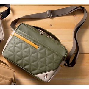 「＜ハッシュパピー＞大人に似合うキルティングショルダー（メンズショルダーバッグ）」｜カーキ