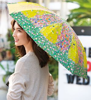 BELLUNA（ベルーナ）の「＜シンクビー！＞晴雨兼用花柄折りたたみ傘（レイングッズ）」｜クリムト