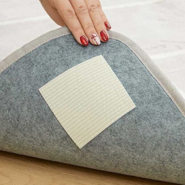 iellio（イエリオ）の「吸着すべり止めシート５枚入り（その他日用品）」｜詳細画像