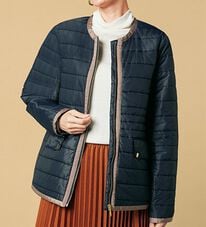 VINNO（ヴィノ）の「＜ＴＨＩＮＤＯＷＮ（Ｒ）＞ノーカラーパイピングダウンジャケット（ダウンコート・ジャケット・ベスト）」