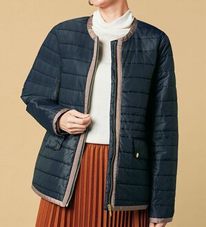 VINNO（ヴィノ）の「＜ＴＨＩＮＤＯＷＮ（Ｒ）＞ノーカラーパイピングダウンジャケット（ダウンコート・ジャケット・ベスト）」｜詳細画像