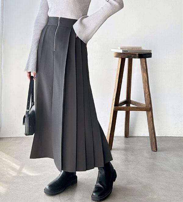 GeeRA（ジーラ）の「フロントファスナープリーツスカート（ロングスカート）」｜チャコールグレー