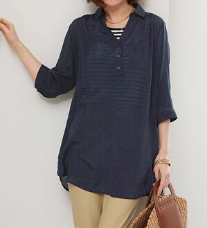 BELLUNA（ベルーナ）の「【シャツ+インナーのセット】スラブ素材ボタン使い裾タックシャツアンサンブル（アンサンブル）」｜ネイビー