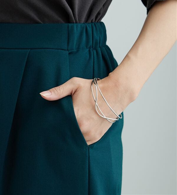 BELLUNA（ベルーナ）の「ポンチ素材タック使いワイドパンツ（ワイドパンツ・ガウチョ）」｜詳細画像