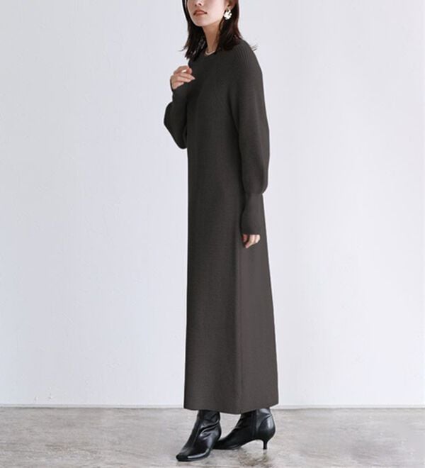 Pierrot（ピエロ）の「【Pierrot限定サイズ】パフスリーブロングニットワンピース（ニットワンピース）」｜チャコールブラウン