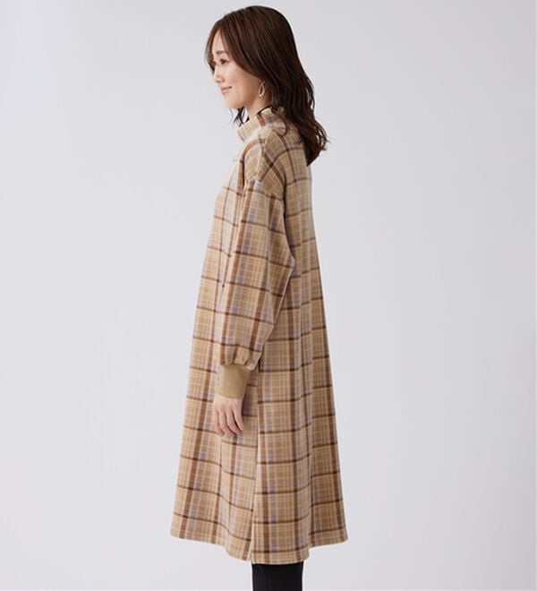 BELLUNA（ベルーナ）の「ふんわりなめらか裏ベロアワンピース（カットソーワンピース）」｜詳細画像