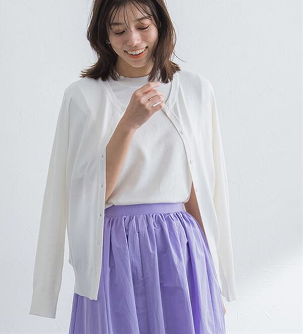 Pierrot（ピエロ）の「【洗濯機で洗える】丈・ネックが選べるシルクタッチニットカーディガン（ニットカーディガン）」｜オフホワイト