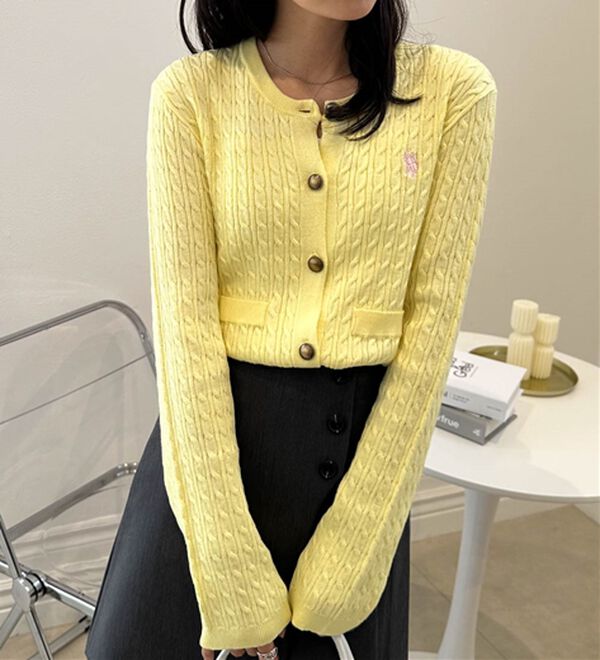 U．S．P＞ゴールド調ボタン刺繍ケーブルカーディガン - ベルーナ