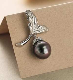 ルフラン（ルフラン）の「黒蝶パールどんぐりブローチ（ブローチ・コサージュ）」｜1