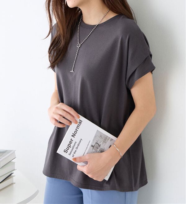 Viola e Viola（ヴィオラ エ ヴィオラ）の「脱普通！すっきり見え大人の上品Ｔシャツ（Tシャツ）」｜チャコール