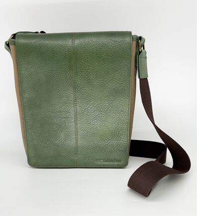 「＜ゴールデンベア＞イタリアンレザーフラップショルダー（メンズショルダーバッグ）」