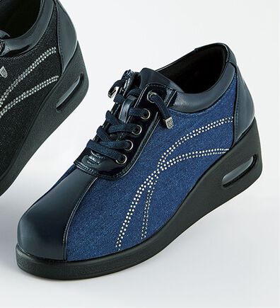 「煌めきストレッチ４Ｅ美脚見せエアシューズ（スニーカー）」