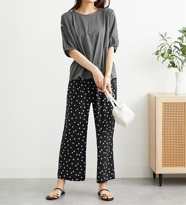 BELLUNA（ベルーナ）の「肩ボタンデザイン裾タックプルオーバー（カットソー）」｜詳細画像