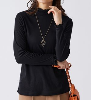 BELLUNA（ベルーナ）の「重ね着風フリル衿プルオーバー（カットソー）」｜黒&times;黒