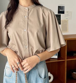 GeeRA（ジーラ）の「フレアー袖バンドカラーブラウス（ブラウス）」｜ベージュ