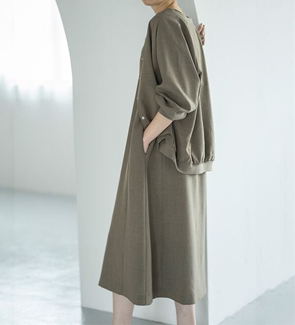 BELLUNA（ベルーナ）の「サラリ麻調素材Ｖネックジャンパードレス（ジャンパースカート）」｜詳細画像