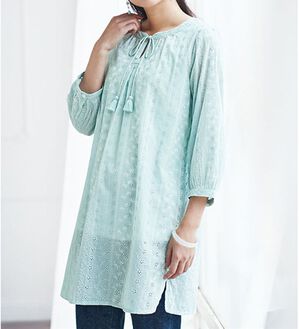 BELLUNA（ベルーナ）の「綿１００％刺しゅう使いプリントチュニック（チュニック）」｜詳細画像