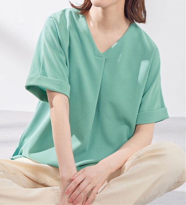 Viola e Viola（ヴィオラ エ ヴィオラ）の「【４つの機能付】ひんやり！すっきりＶネックＴシャツブラウス（カットソー）」｜詳細画像