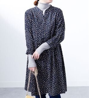 BELLUNA（ベルーナ）の「レーヨンツイル素材ドロスト使いワンピース（その他ワンピース）」｜ネイビー系小花柄